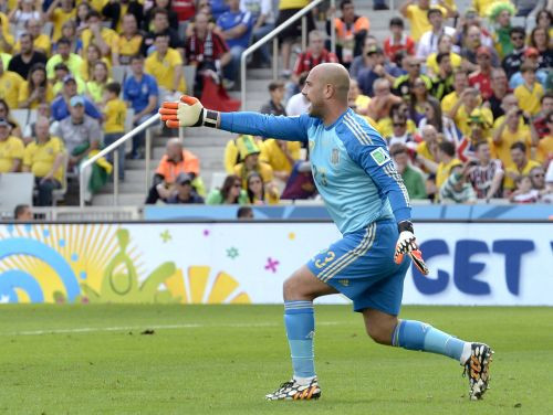 Spānijas izlases vārtsargs Pepe Reina pievienojas Minhenes "Bayern"