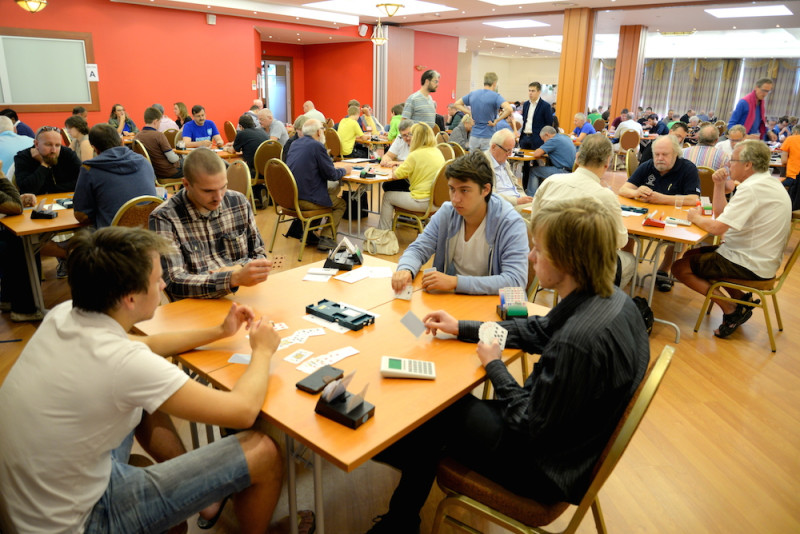 Latvijas junioru čempionāts bridžā pulcē Eiropas spēcīgākos spēlētājus