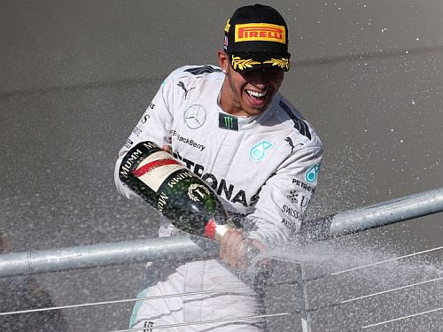 Hamiltons izcīna uzvaru Abū Dabī un gūst otro F1 titulu karjerā