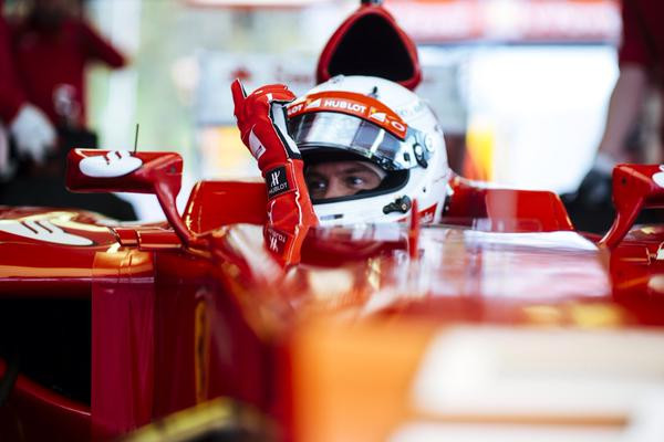 Fetels izvēlas jaunu starta numuru un debiju "Ferrari" sauc par "pasaku"