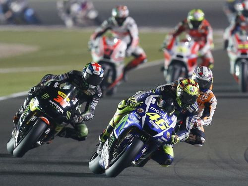 Rosi atklāj "MotoGP" sezonu ar dramatisku uzvaru Katarā