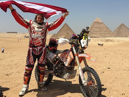 Rallijreidā Ēģiptē uzvaru izcīna latviešu motosportists Lecis