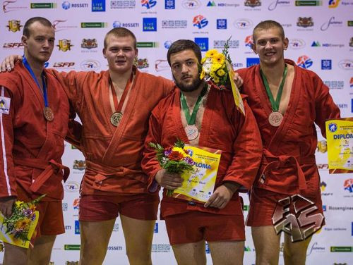 Latvijas sportistiem divas medaļas pasaules čempionātā sambo junioriem