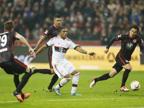 "Bayern" zaudē pirmos punktus sezonā - neizšķirts Frankfurtē