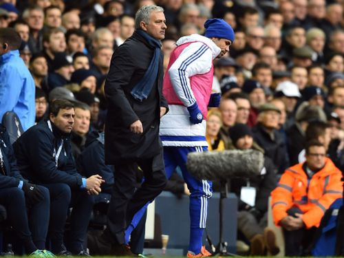 Mourinju atstāj Koštu rezervē, "Tottenham" ar "Chelsea" neizšķirts