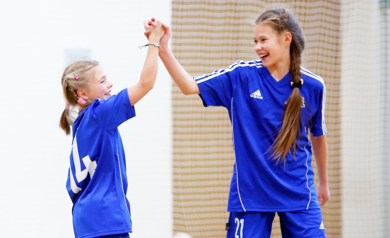 Startējusi jaunā meiteņu telpu futbola čempionāta sezona