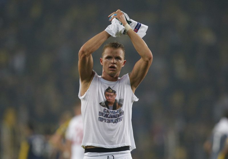 UEFA pasniedz Tarasovam dāvanu – Putina krekls izmaksā tikai piecus tūkstošus