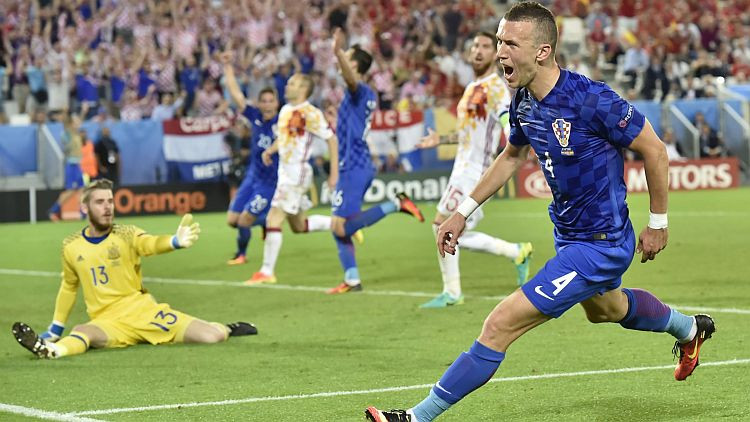 Horvātija izrauj dramatisku uzvaru pret Spāniju