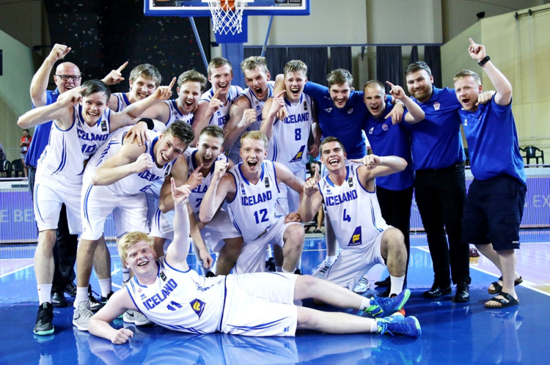 Islandieši Grieķijā pārsteidz Grieķiju un nākamgad spēlēs A divīzijā
