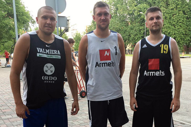 Otro posmu pēc kārtas Jelgavas 3x3 basketbola čempionātā triumfē "Armet"