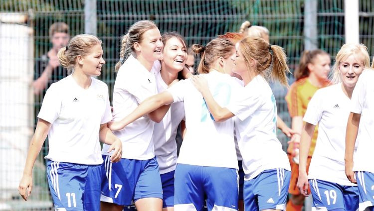 Rīgas Futbola skola trešo reizi izcīna Latvijas sieviešu futbola kausu