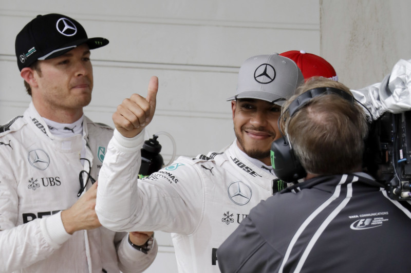 Hamiltons apsteidz Rosbergu un uzvar Brazīlijas kvalifikācijā