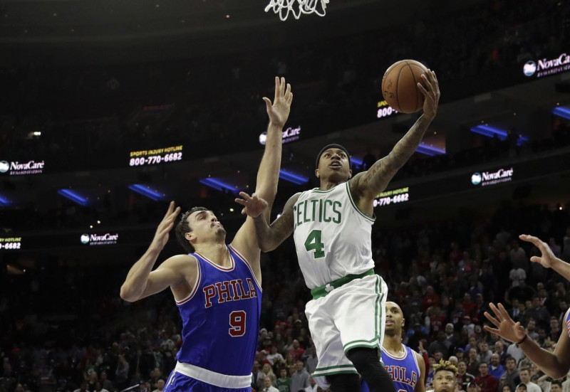"Mavs" grauj "Bulls", "Celtics" knapi uzvar Filadelfijā