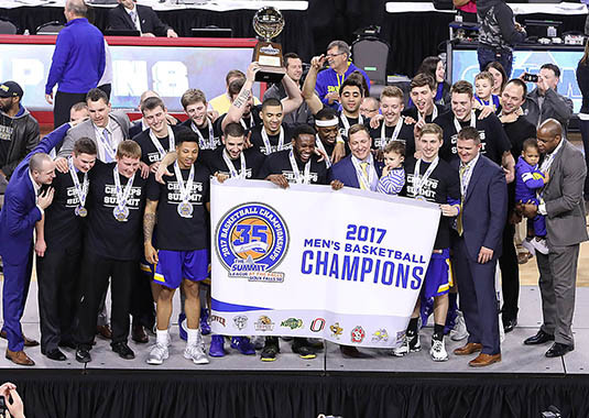 Ošenieks un SDSU basketbolisti kļūst par "Summit League" čempioniem