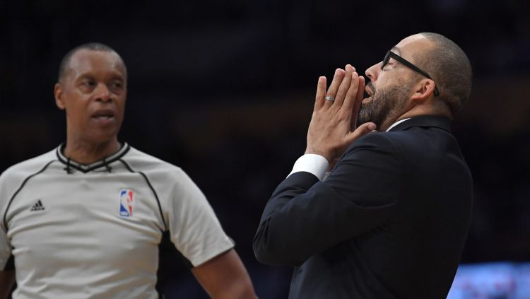 Memfisas treneris tiek sodīts par tiesnešu kritizēšanu sērijā pret "Spurs"