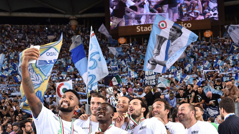 "Lazio" izlaiž 2:0 pārsvaru, taču fantastiskā galotnē iegūst Itālijas Superkausu