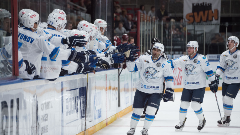 KHL nedēļas labākais uzbrucējs – Rīgā divas ripas iemetušais Douss