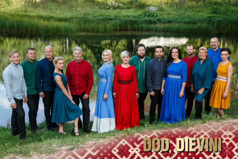 Pie skatītājiem dodas etniski stilizēts koncertuzvedums “Dod, Dieviņi”.