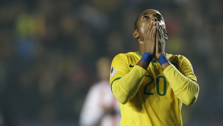 Brazīlijas tiesa apstiprina deviņu gadu cietumsodu bijušajam futbolistam Robinju