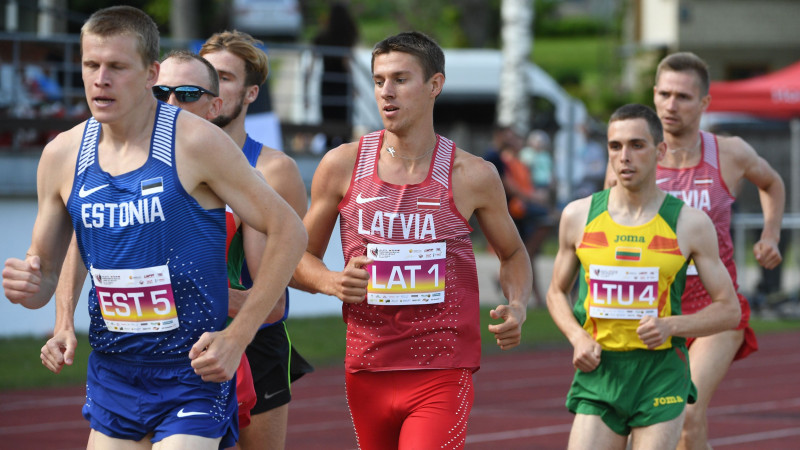 Jocis labo teju 45 gadus vecu Latvijas rekordu 3000 metru distancē telpās