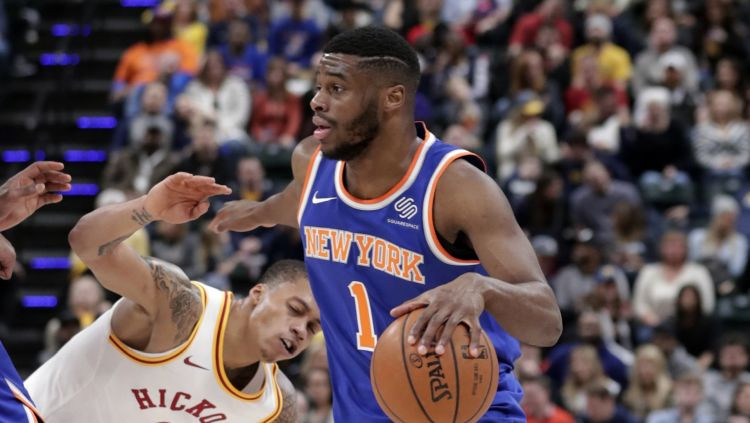 Mudiejs "Knicks" debitē ar "double-double", jaunā Klīvlenda sagrauj Bostonu