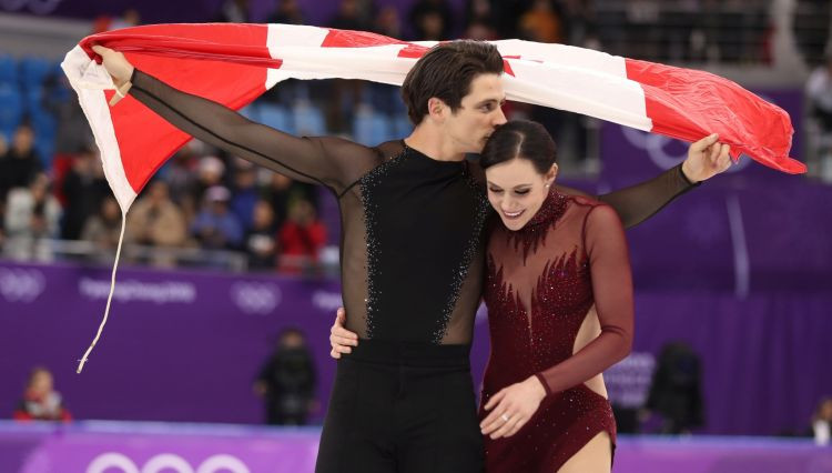 Kanādieši Virtjē un Moirs uzvar dejās uz ledus un iegūst trešo olimpisko zeltu