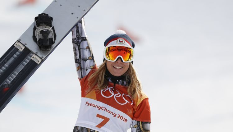 Kalnu slēpošanas sensācija Ledecka triumfē arī snovborda milzu slalomā