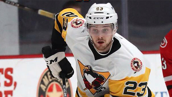 Bļugera piespēle neglābj "Penguins" no zaudējuma AHL spēlē
