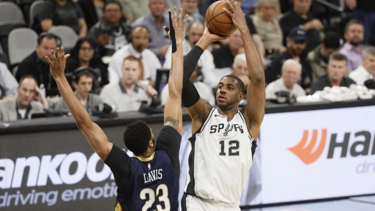 "Spurs" pieveic Ņūorleānu un atgriežas "play-off" zonā
