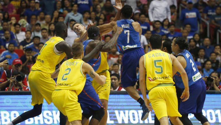 FIBA bargi soda skandalozā Austrālijas un Filipīnu izlašu kautiņa dalībniekus