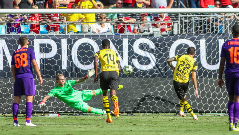Dortmunde iesit trīs pēc kārtas un pārbaudes mačā ASV pieveic "Liverpool"