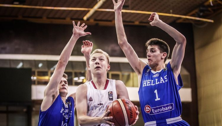 Latvijas U16 izlase piekāpjas Grieķijai un spēlēs par septīto vietu Eiropā