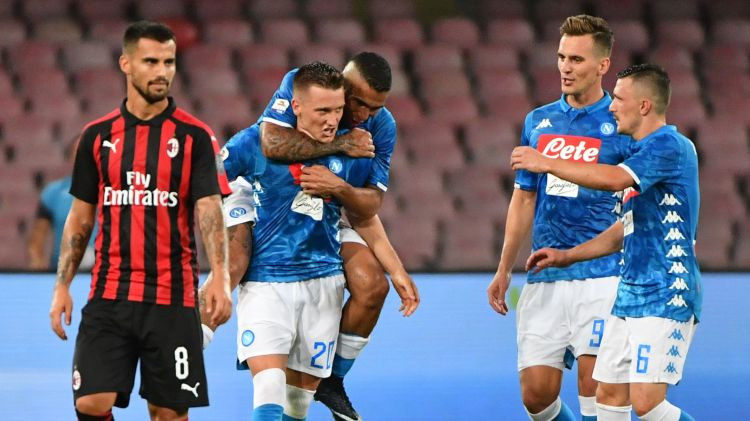 "Napoli" otrajā puslaikā atspēlējas no 0:2 un pieveic "Milan"
