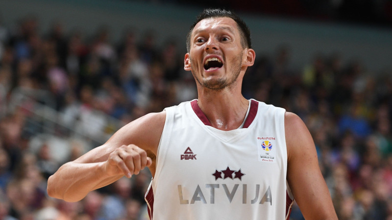 Latvija pēc uzvaras Slovēnijā paceļas uz 15. vietu FIBA rangā