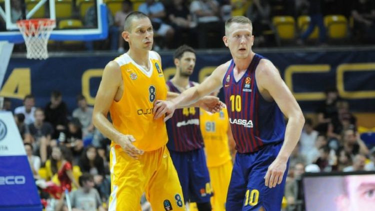 Eirolīgā Latvijas basketbolistu duelis - Pasečņika "Herbalife" pret Šmita "Barcelona"
