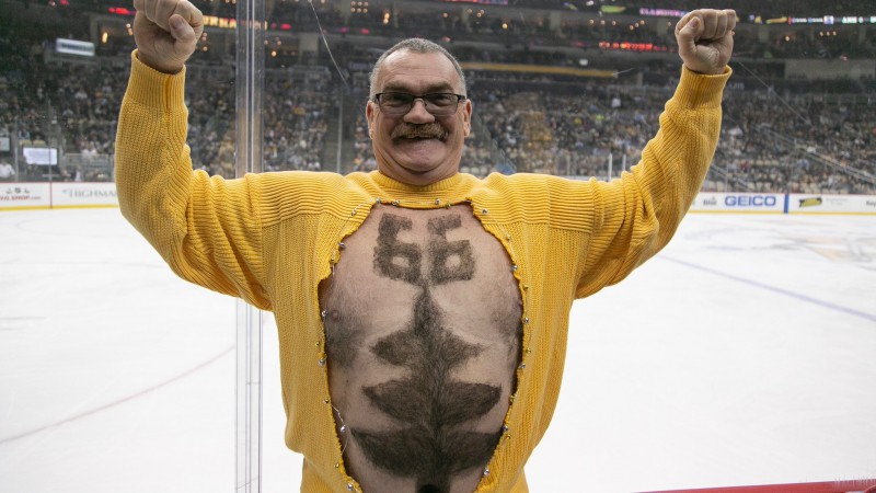 Neglīto džemperu vakarā izceļas "Penguins" fani