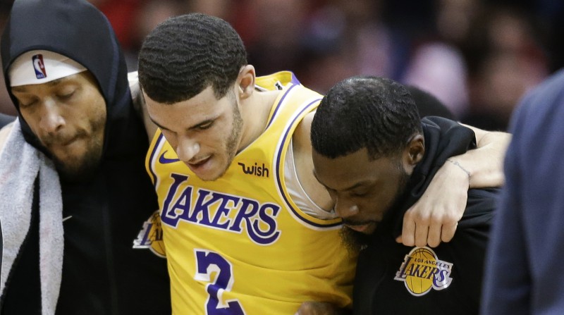 Losandželosas "Lakers" uz vismaz četrām nedēļām paliek bez Lonzo Bola