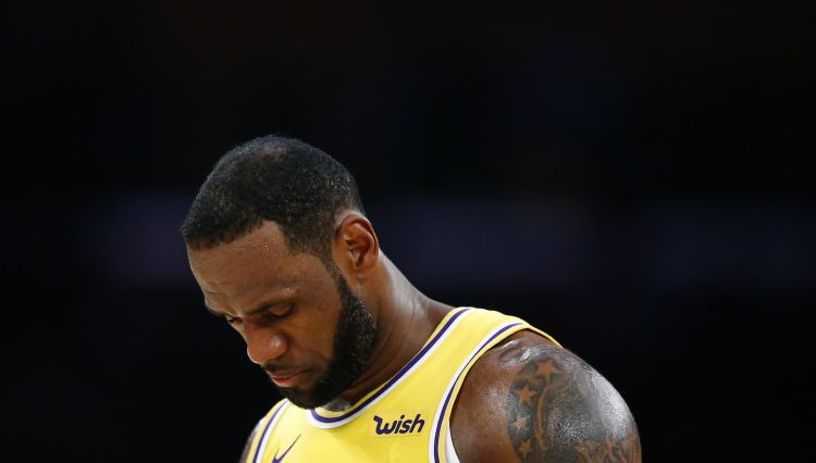 "Lakers" šosezon vairs nesūtīs Džeimsu laukumā