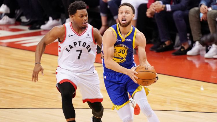 "Warriors" atjauno neizšķirtu sērijā pret Toronto