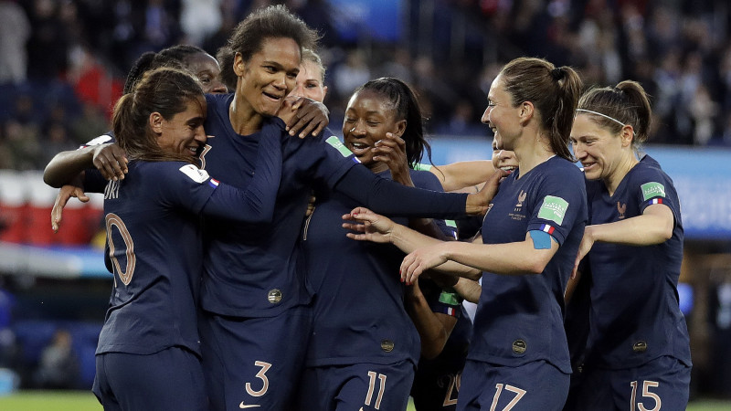 Sieviešu Pasaules kauss sākas ar Francijas vieglu uzvaru pār Dienvidkoreju