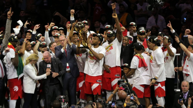 Toronto "Raptors" trillerī izcīna savu pirmo NBA čempiones titulu