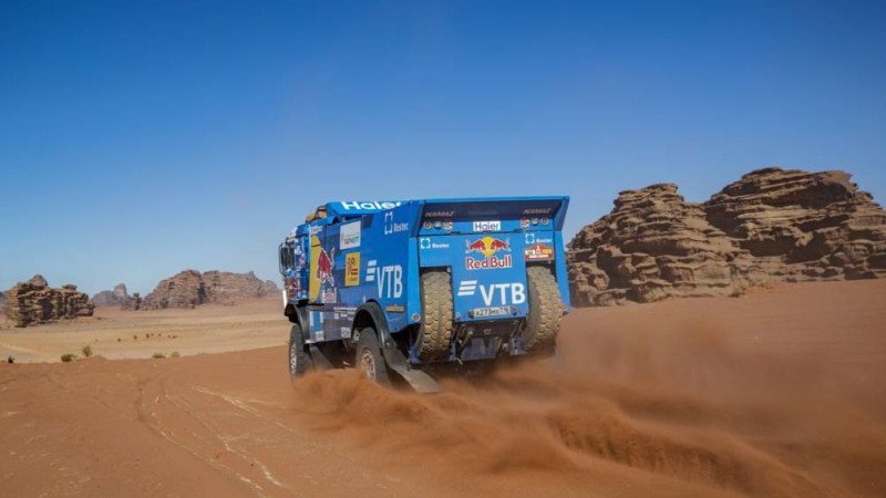 Dakaras motociklu klases uzvarētāju soda, smago auto ieskaitē vadību pārņem "Kamaz"