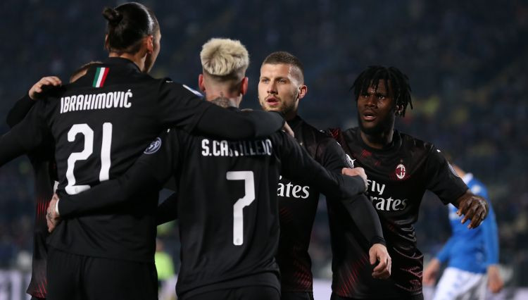 Zlatans neiesit no vārtu priekšas, "Milan" izcīna ceturto uzvaru pēc kārtas