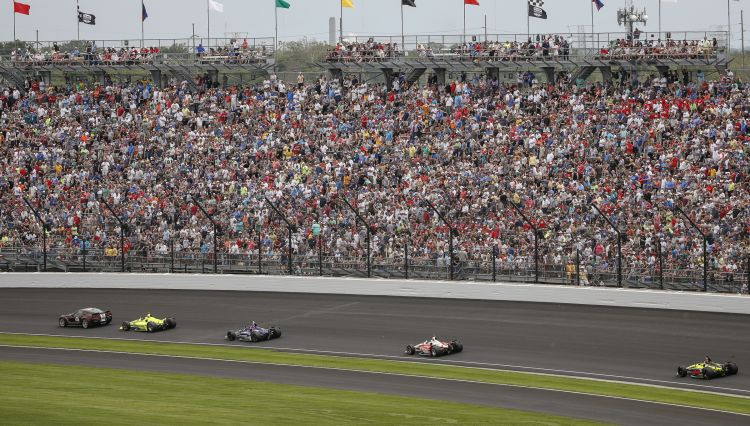 Teksta tiešraide: slavenās "Indy 500" sacīkstes tiek pārceltas par trim mēnešiem