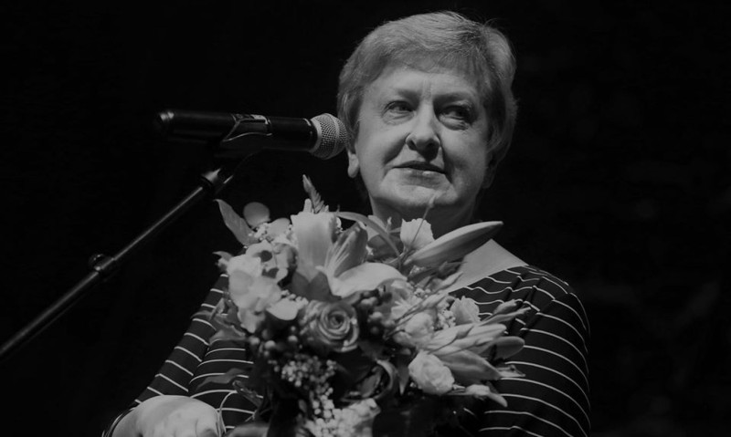 Mirusi teātra kritiķe Silvija Radzobe