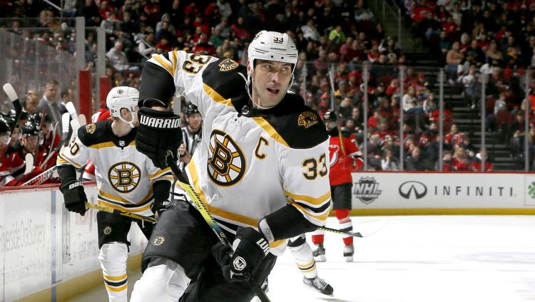 "Bruins" kapteinis Hāra vēl nav pieņēmis lēmumu par karjeras turpināšanu