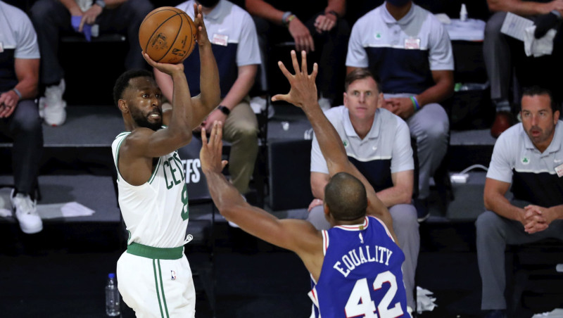 "Celtics" spēli pabeidz ar 10:0 izrāvienu un panāk 3-0 sērijā pret "76ers"