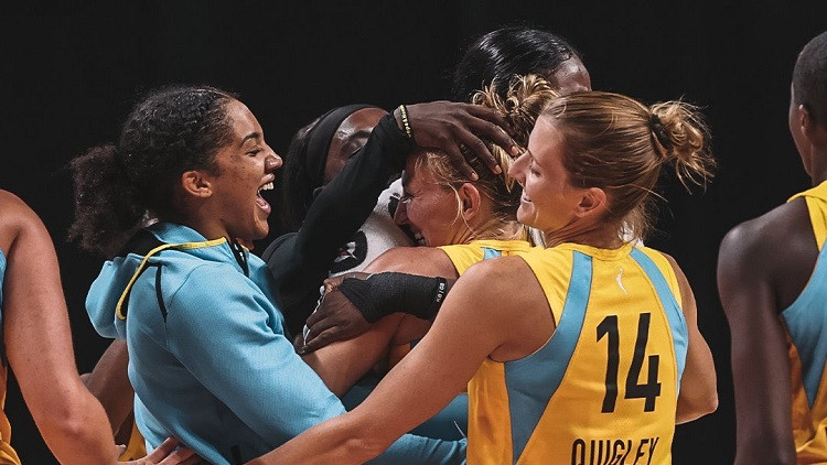 Vanderslūta labo 22 gadus veco WNBA piespēļu rekordu