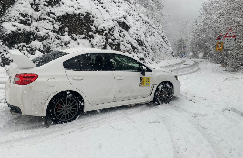 Sniegs pārsteidz Moncas WRC dalībniekus, rallijā varēs izmantot ziemas riepas