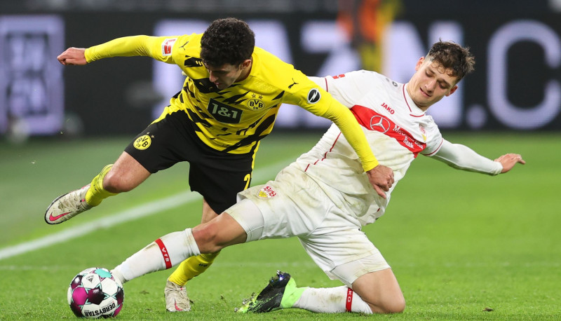 Dortmundei bez Holana sagrāve pret "Stuttgart"; "Leipzig" kļūst par Bundeslīgas līderi
